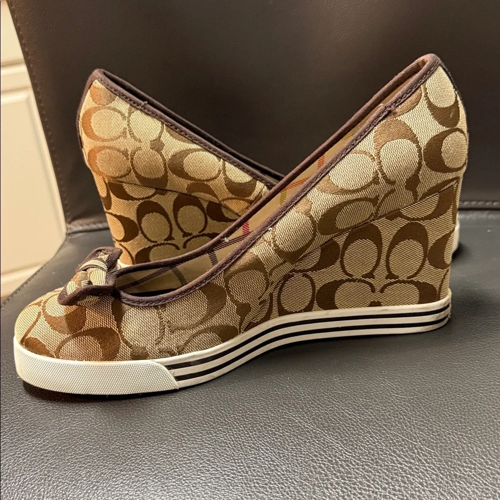 Coach Signature Sweetie Wedges - Tikonze Apapa Foundation - Picture 4 of 16